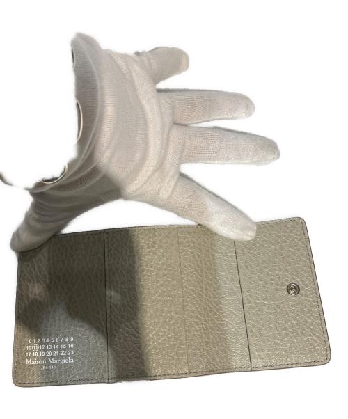 Maison Margiela（メゾンマルジェラ）Maison Margiela (メゾンマルジェラ) グレインレザー 3つ折り 財布 ベージュの古着・服飾アイテム
