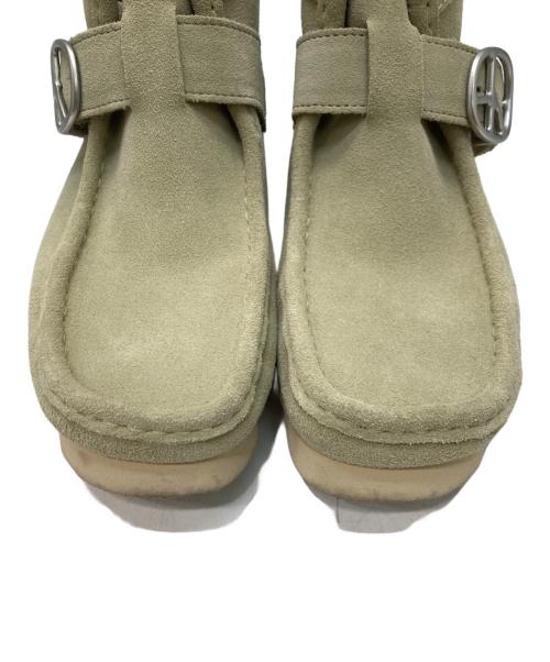 CLARKS ORIGINALS（クラークス オリジナルズ）Clarks Originals (クラークス オリジナルズ) Needles (ニードルズ) Wallabee BT - Peace Buckle ベージュ サイズ:EU41の古着・服飾アイテム