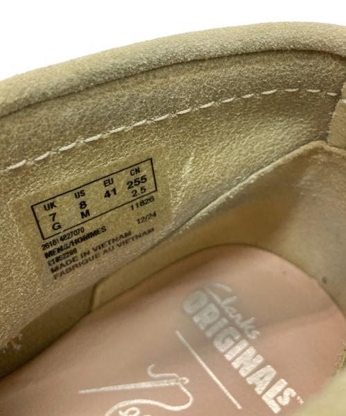 CLARKS ORIGINALS（クラークス オリジナルズ）Clarks Originals (クラークス オリジナルズ) Needles (ニードルズ) Wallabee BT - Peace Buckle ベージュ サイズ:EU41の古着・服飾アイテム