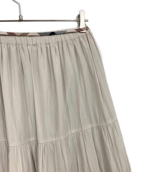 BLUE LABEL CRESTBRIDGE（ブルーレーベルクレストブリッジ）BLUE LABEL CRESTBRIDGE (ブルーレーベルクレストブリッジ) シルキークロスティアードスカート ベージュ サイズ:38の古着・服飾アイテム