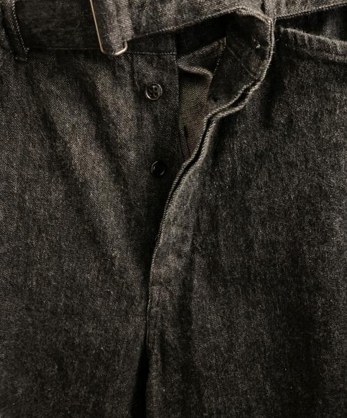 COMOLI（コモリ）COMOLI (コモリ) デニム ベルテッドパンツ ブラック サイズ:2の古着・服飾アイテム