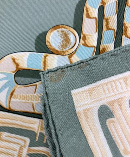 HERMES（エルメス）HERMES (エルメス) TUTANKHAMUN カレ90 シルクスカーフ グリーンの古着・服飾アイテム