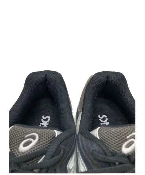 asics（アシックス）asics (アシックス) スニーカー ブラック×シルバー サイズ:27の古着・服飾アイテム