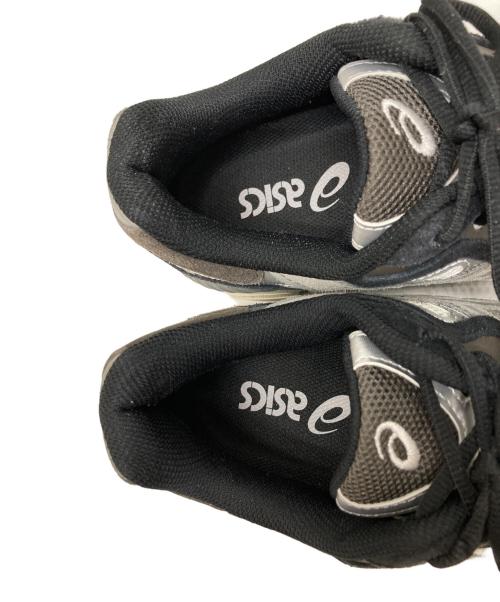 asics（アシックス）asics (アシックス) スニーカー ブラック×シルバー サイズ:27の古着・服飾アイテム