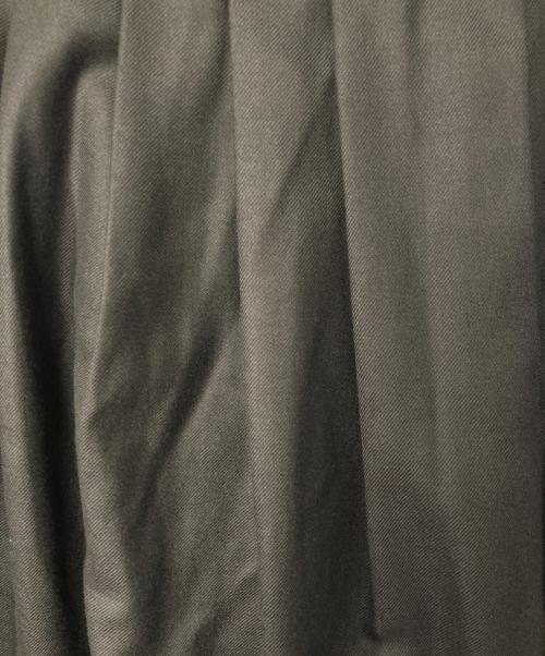 O'NEIL OF DUBLIN（オニールオブダブリン）O'NEIL OF DUBLIN (オニールオブダブリン) Spick and Span (スピックアンドスパン) 別注 ウール サイドベルト プリーツスカート オリーブ サイズ:36の古着・服飾アイテム