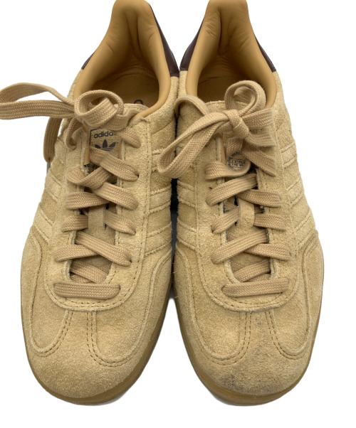 adidas（アディダス）adidas (アディダス) スニーカー ベージュ サイズ:24.5cmの古着・服飾アイテム