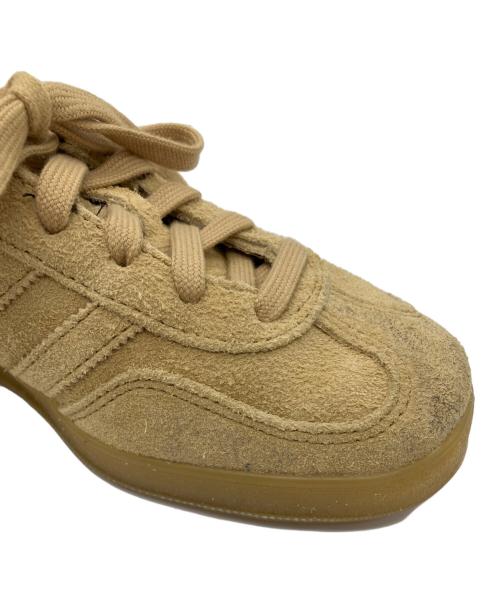 adidas（アディダス）adidas (アディダス) スニーカー ベージュ サイズ:24.5cmの古着・服飾アイテム