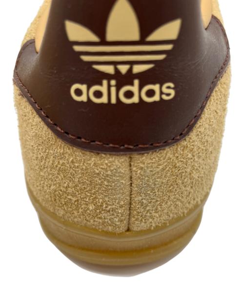 adidas（アディダス）adidas (アディダス) スニーカー ベージュ サイズ:24.5cmの古着・服飾アイテム