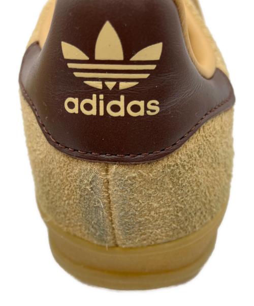 adidas（アディダス）adidas (アディダス) スニーカー ベージュ サイズ:24.5cmの古着・服飾アイテム