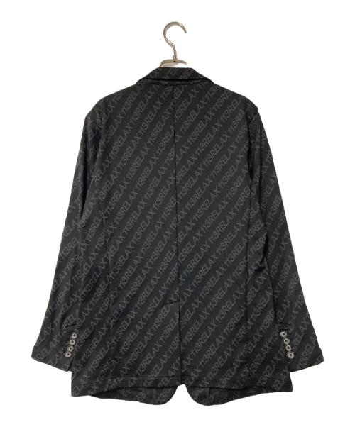1PIU1UGUALE3 RELAX（ウノピゥウノウグァーレトレ リラックス）1piu1uguale3 relax (ウノピゥウノウグァーレトレ リラックス) 総柄ロゴジャガードジャケット ブラック サイズ:XLの古着・服飾アイテム