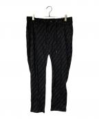 1PIU1UGUALE3 RELAXウノピゥウノウグァーレトレ リラックス）の古着「総柄ロゴジャガードスラックス」｜ブラック