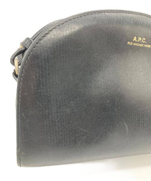 A.P.C.（アーペーセー）A.P.C. (アーペーセー) ハーフムーン ショルダーバッグ ブラックの古着・服飾アイテム