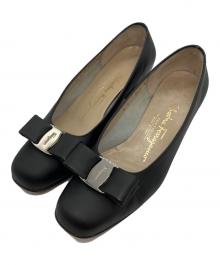 Salvatore Ferragamo（サルヴァトーレ フェラガモ）の古着「リボンパンプス」｜ブラック