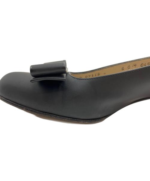 Salvatore Ferragamo（サルヴァトーレ フェラガモ）Salvatore Ferragamo (サルヴァトーレ フェラガモ) リボンパンプス ブラック サイズ:6の古着・服飾アイテム