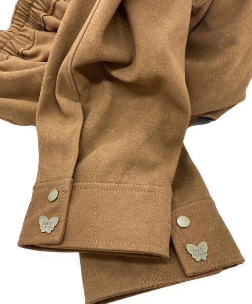 Lily Brown（リリーブラウン）Lily Brown (リリーブラウン) ANNA SUI (アナスイ) バタフライスタッズブルゾン ブラウン サイズ:ONEの古着・服飾アイテム