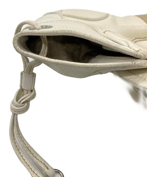PRADA（プラダ）PRADA (プラダ) パイソンバックル ハンドバッグ/ワンショルダーバッグ アイボリー サイズ:-の古着・服飾アイテム