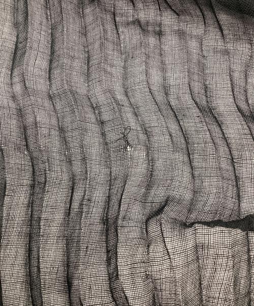 ISSEY MIYAKE（イッセイミヤケ）ISSEY MIYAKE (イッセイミヤケ) プリーツストール ブラックの古着・服飾アイテム