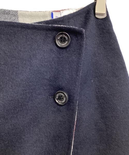 BLUE LABEL CRESTBRIDGE（ブルーレーベルクレストブリッジ）BLUE LABEL CRESTBRIDGE (ブルーレーベルクレストブリッジ) チェックリバーポリウール巻きスカート ネイビー サイズ:36の古着・服飾アイテム