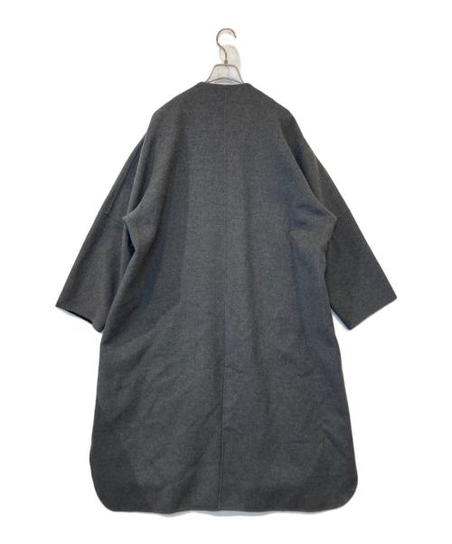 ENFOLD（エンフォルド）ENFOLD (エンフォルド) ファインリバービーバーノーカラースリットコート 300CA330-1500 グレー サイズ:38の古着・服飾アイテム