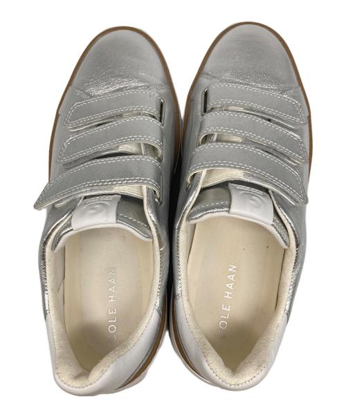 COLE HAAN（コールハーン）COLE HAAN (コールハーン) グランドプロ トップスピン トリプルストラップ スニーカー シルバー サイズ:7Bの古着・服飾アイテム