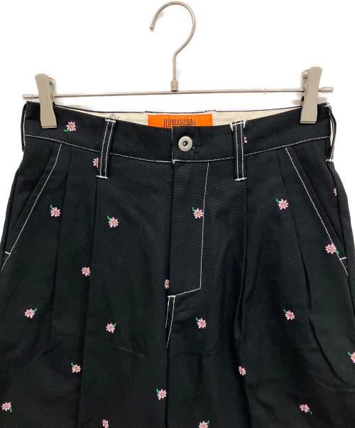UNIVERSAL OVERALL（ユニバーサルオーバーオール）UNIVERSAL OVERALL (ユニバーサルオーバーオール) NON TOKYO (ノントーキョー) FLOWER EMBROIDERY TUCK SHORTS ブラック サイズ:2の古着・服飾アイテム
