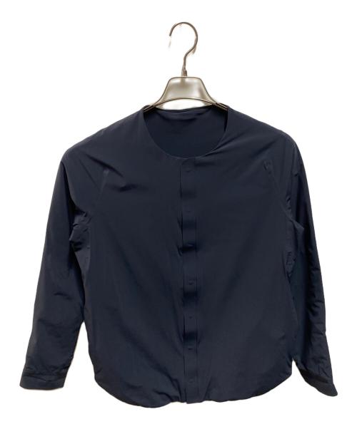 DESCENTE ALLTERRAIN（デザイント オルテライン）DESCENTE ALLTERRAIN (デザイント オルテライン) PERFORATED INSULATION SHIRT ネイビー サイズ:Ｓの古着・服飾アイテム