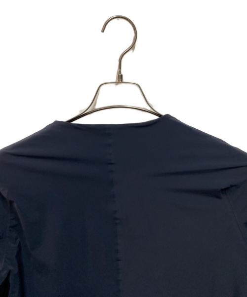 DESCENTE ALLTERRAIN（デザイント オルテライン）DESCENTE ALLTERRAIN (デザイント オルテライン) PERFORATED INSULATION SHIRT ネイビー サイズ:Ｓの古着・服飾アイテム