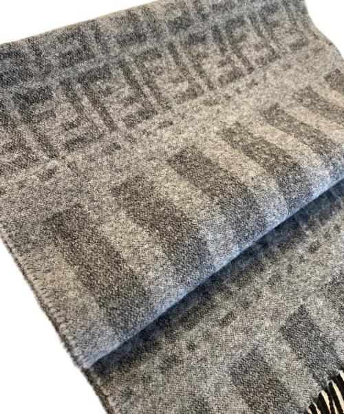 FENDI（フェンディ）FENDI (フェンディ) ズッカ柄フリンジウールマフラー グレーの古着・服飾アイテム