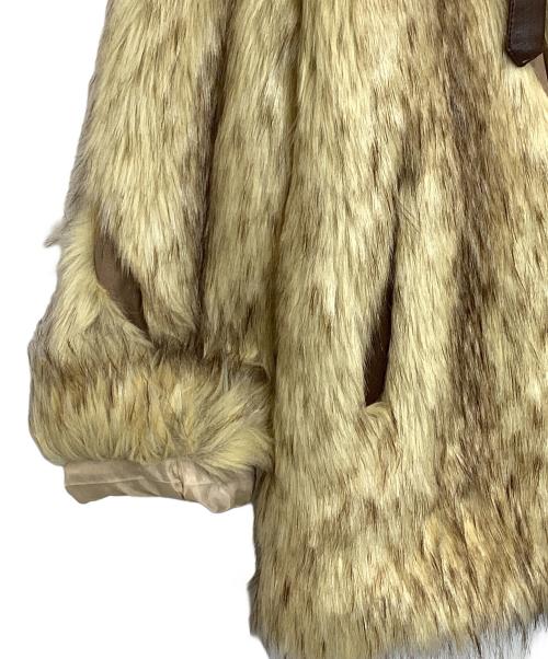 VIAVANDA（ヴィアヴァンダ）VIAVANDA (ヴィアヴァンダ) フェイクファーコート ベージュ サイズ:Freeの古着・服飾アイテム