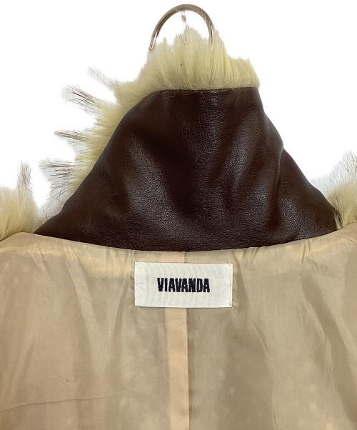 VIAVANDA（ヴィアヴァンダ）VIAVANDA (ヴィアヴァンダ) フェイクファーコート ベージュ サイズ:Freeの古着・服飾アイテム