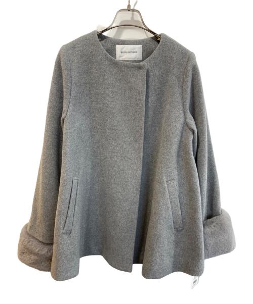 NATURAL BEAUTY BASIC（ナチュラルビューティーベーシック）NATURAL BEAUTY BASIC (ナチュラルビューティーベーシック) フェイクファースリーブハーフコート グレー サイズ:S 未使用品の古着・服飾アイテム