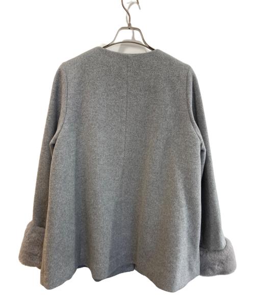 NATURAL BEAUTY BASIC（ナチュラルビューティーベーシック）NATURAL BEAUTY BASIC (ナチュラルビューティーベーシック) フェイクファースリーブハーフコート グレー サイズ:S 未使用品の古着・服飾アイテム