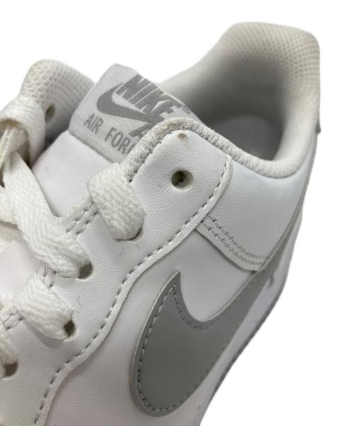 NIKE（ナイキ）NIKE (ナイキ) AIR FORCE 1 '07 ホワイト×グレー サイズ:27の古着・服飾アイテム