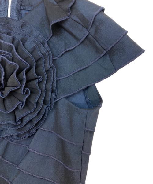 TADASHI SHOJI（タダシ ショージ）TADASHI SHOJI (タダシ ショージ) ティアードコサージュミディアムドレス ネイビーの古着・服飾アイテム