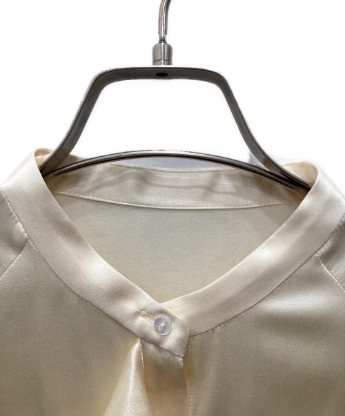 TOMORROW LAND collection（トゥモローランドコレクション）TOMORROW LAND collection (トゥモローランドコレクション) ウォッシャブルシルクサテン ボウタイブラウス アイボリー サイズ:36の古着・服飾アイテム