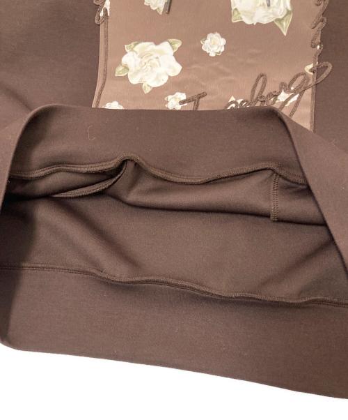 INGEBORG（インゲボルグ）INGEBORG (インゲボルグ) くちなしワンポイント刺繍フーディ ブラウン サイズ:下記参照の古着・服飾アイテム