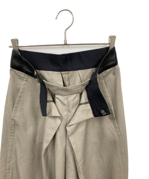 STUDIOUS（ステュディオス）STUDIOUS (ステュディオス) Leather Belted Trousers ベージュ サイズ:2の古着・服飾アイテム