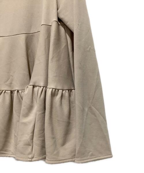 hitomi（ヒトミ）hitomi (ヒトミ) tiered tops ベージュ サイズ:XSの古着・服飾アイテム
