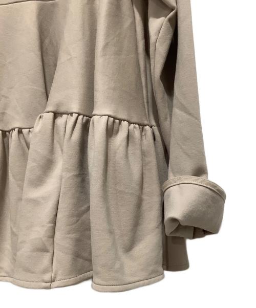 hitomi（ヒトミ）hitomi (ヒトミ) tiered tops ベージュ サイズ:XSの古着・服飾アイテム