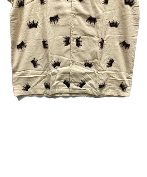 MAHAL（マハル）MAHAL (マハル) ビーズエンブロイダリーシャツ ベージュ サイズ:2 未使用品の古着・服飾アイテム