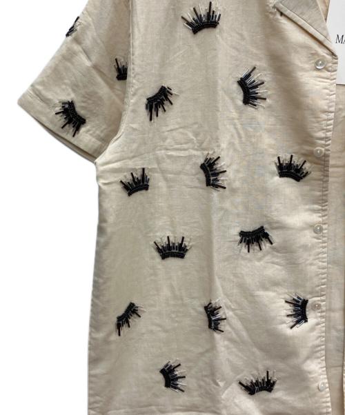 MAHAL（マハル）MAHAL (マハル) ビーズエンブロイダリーシャツ ベージュ サイズ:2 未使用品の古着・服飾アイテム