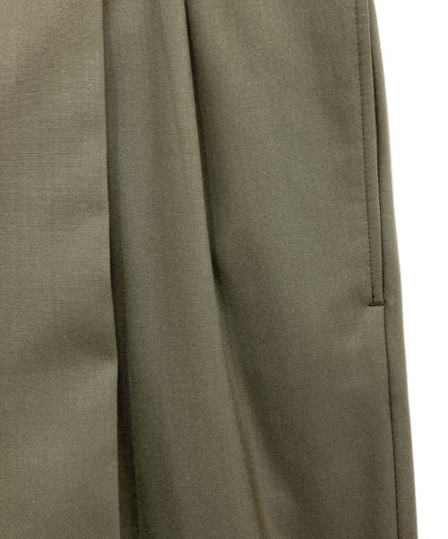 AURALEE（オーラリー）AURALEE (オーラリー) SUPER FINE TROPICAL WOOL SLACKS カーキ サイズ:SIZE4の古着・服飾アイテム