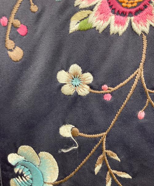 VIVIENNE TAM（ヴィヴィアンタム）VIVIENNE TAM (ヴィヴィアンタム) スタンドカラー刺繍ジャケット ブラックの古着・服飾アイテム