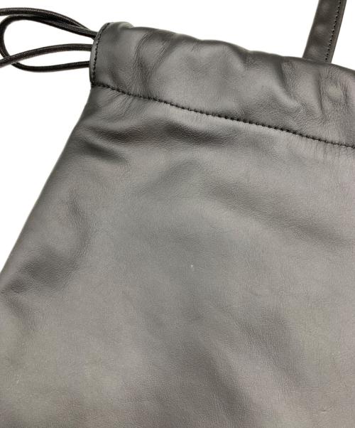 AULENTTI（オウレンティ）AULENTTI (オウレンティ) レザーナップザック ブラックの古着・服飾アイテム