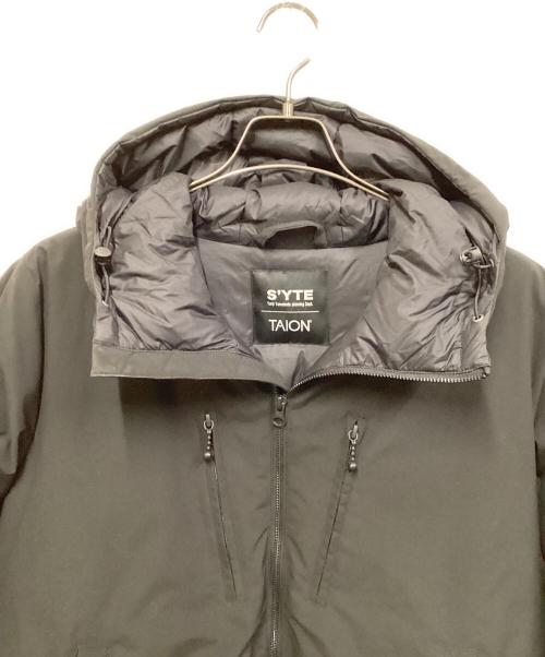 s'yte（サイト）s'yte (サイト) TAION (タイオン) STITCHLESS HOODED DOWN JACKET ブラック サイズ:SIZE 2の古着・服飾アイテム