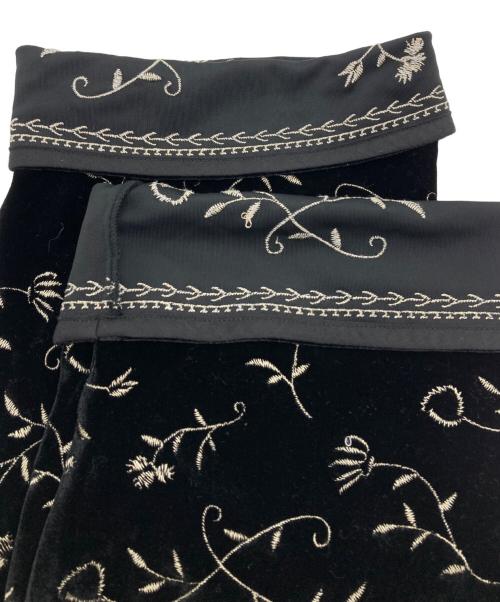 freada（フリーダ）freada (フリーダ) ベロア刺繍 Vネック プルオーバー ブラック サイズ:freeの古着・服飾アイテム