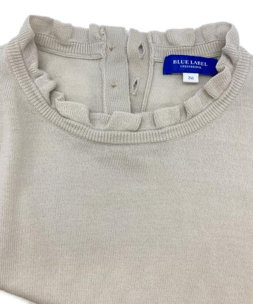 BLUE LABEL CRESTBRIDGE（ブルーレーベルクレストブリッジ）BLUE LABEL CRESTBRIDGE (ブルーレーベルクレストブリッジ) フリルネックニット ベージュ サイズ:38の古着・服飾アイテム