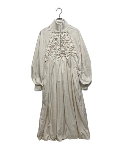 emmi atelier（エミアトリエ）emmi atelier (エミアトリエ) ecoギャザーディティールワンピース アイボリーの古着・服飾アイテム