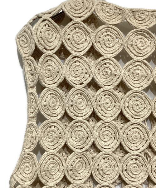 JOICEADDED（ジョイスアディッド）JOICEADDED (ジョイスアディッド) Embroidered Knitted Vest アイボリー サイズ:不明の古着・服飾アイテム
