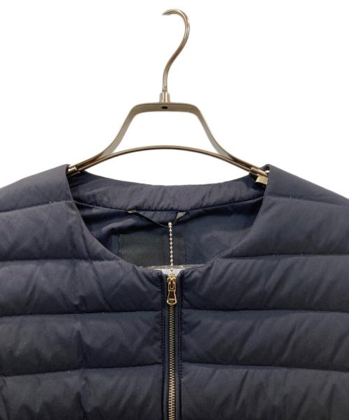 TATRAS（タトラス）TATRAS (タトラス) Demi-Luxe BEAMS (デミルクス ビームス) 別注 ACACIA アカッチャ ノーカラーダウンジャケット ネイビー サイズ:2の古着・服飾アイテム